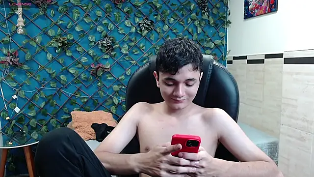 Waturox online show from October 3, 2025, 7:44 pm