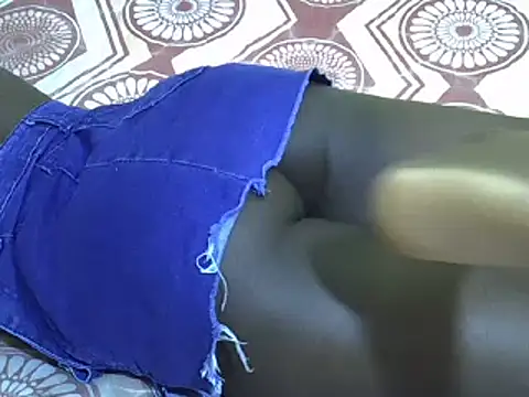 Snapshot of queenbarbie1 chatting on February 18, 2025, 10:38 am queenbarbie1 online show from February 18, 2025, 10:38 am