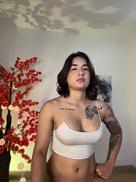 VictoriaHiill online show from April 30, 2026, 4:24 pm