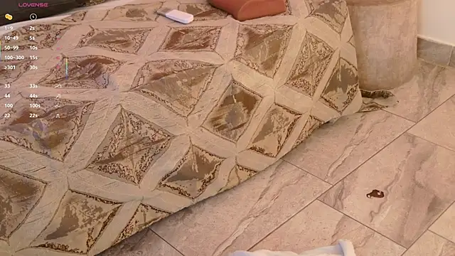 Snapshot of Mariapettit chatting on October 13, 2025, 10:04 am Mariapettit online show from October 13, 2025, 10:04 am