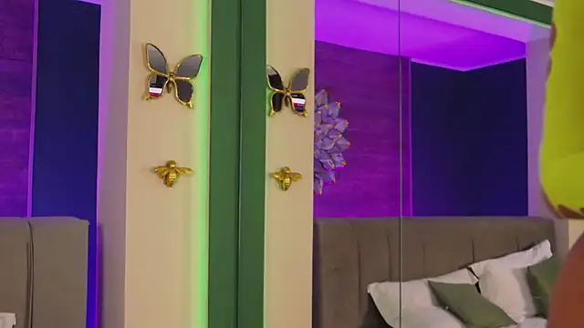 LoraDevine online show from February 25, 2026, 8:07 pm