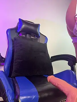 Snapshot of MarielQueenx chatting on December 23, 2025, 4:54 am MarielQueenx online show from December 23, 2025, 4:54 am