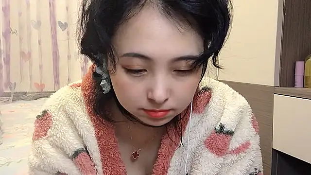 Snapshot of Hanicarrot chatting on December 9, 2024, 12:01 am Hanicarrot online show from December 9, 2024, 12:01 am
