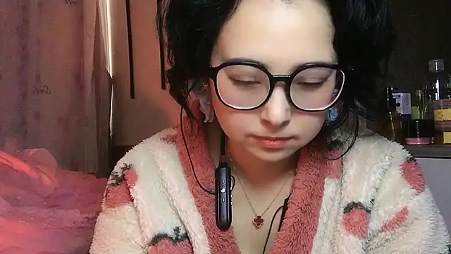 Snapshot of Hanicarrot chatting on December 24, 2024, 2:43 am Hanicarrot online show from December 24, 2024, 2:43 am