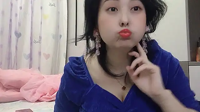 Snapshot of Hanicarrot chatting on December 27, 2024, 12:07 am Hanicarrot online show from December 27, 2024, 12:07 am