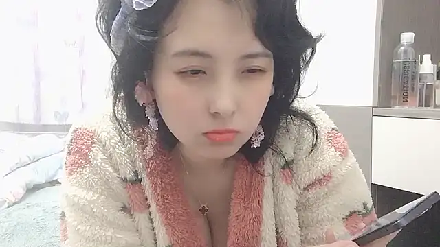 Snapshot of Hanicarrot chatting on January 14, 2025, 2:22 pm Hanicarrot online show from January 14, 2025, 2:22 pm