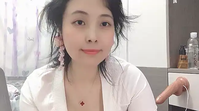 Snapshot of Hanicarrot chatting on January 14, 2025, 9:20 pm Hanicarrot online show from January 14, 2025, 9:20 pm