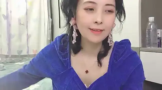 Snapshot of Hanicarrot chatting on January 15, 2025, 6:29 pm Hanicarrot online show from January 15, 2025, 6:29 pm