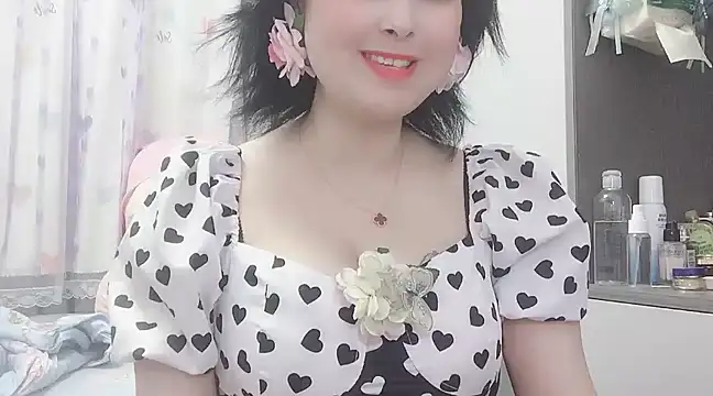 Snapshot of Hanicarrot chatting on March 18, 2025, 12:49 am Hanicarrot online show from March 18, 2025, 12:49 am