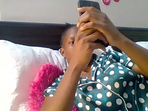 Petite 254 online show from January 17, 2025, 6:57 am