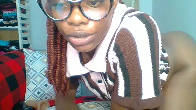 Petite 254 online show from May 7, 2026, 11:32 pm