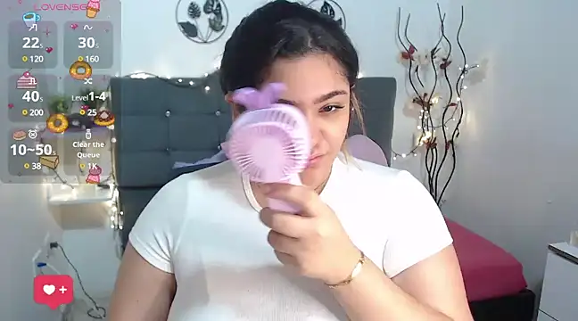 KathyGonzalez online show from December 2, 2024, 11:12 am