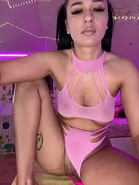 SelenaBee online show from May 8, 2026, 6:08 am