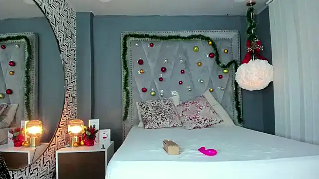 Hotsamantamature online show from December 30, 2024, 7:42 pm