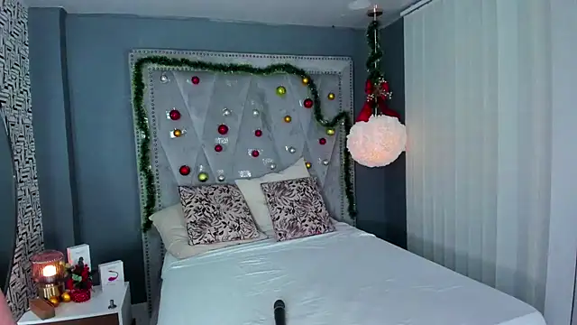 Hotsamantamature online show from December 31, 2024, 4:46 pm