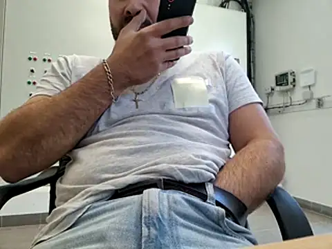 Leonormaldick online show from November 4, 2025, 10:36 am