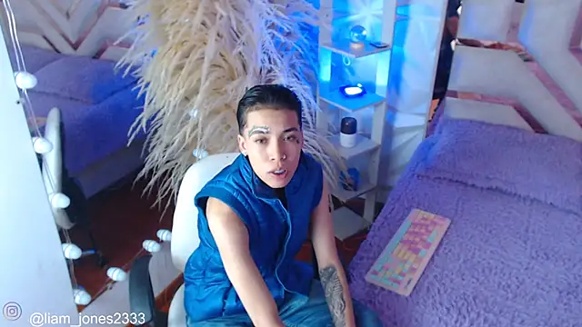 Snapshot of Jonesliam23 chatting on October 7, 2025, 7:33 pm Jonesliam23 online show from October 7, 2025, 7:33 pm