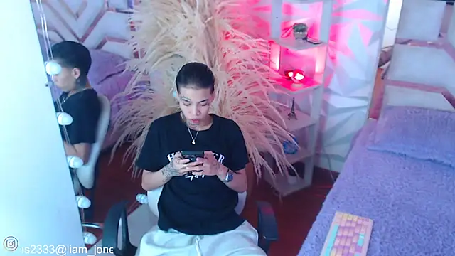 Snapshot of Jonesliam23 chatting on October 12, 2025, 7:24 pm Jonesliam23 online show from October 12, 2025, 7:24 pm