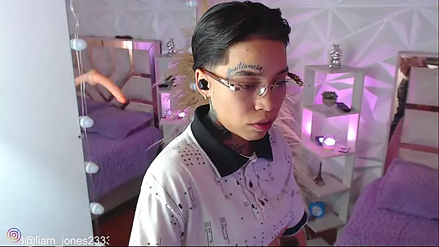 Snapshot of Jonesliam23 chatting on October 22, 2025, 7:13 pm Jonesliam23 online show from October 22, 2025, 7:13 pm