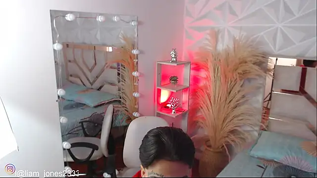 Snapshot of Jonesliam23 chatting on October 29, 2025, 7:15 pm Jonesliam23 online show from October 29, 2025, 7:15 pm