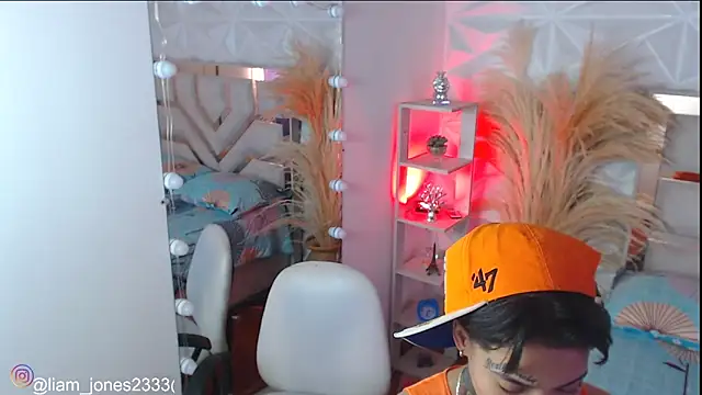 Snapshot of Jonesliam23 chatting on October 30, 2025, 7:03 pm Jonesliam23 online show from October 30, 2025, 7:03 pm