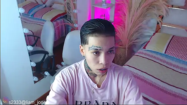 Jonesliam23 online show from November 17, 2025, 7:08 pm