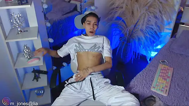 Jonesliam23 online show from February 14, 2026, 7:21 pm