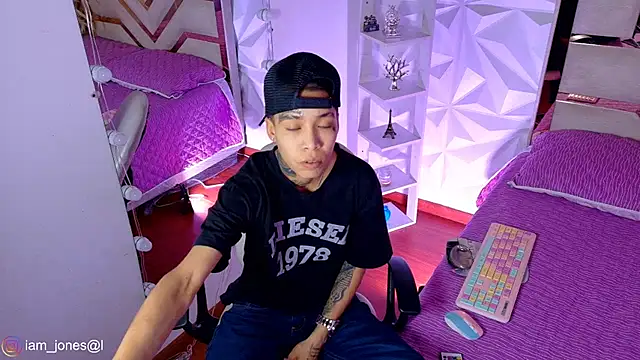 Jonesliam23 online show from May 11, 2026, 7:22 pm