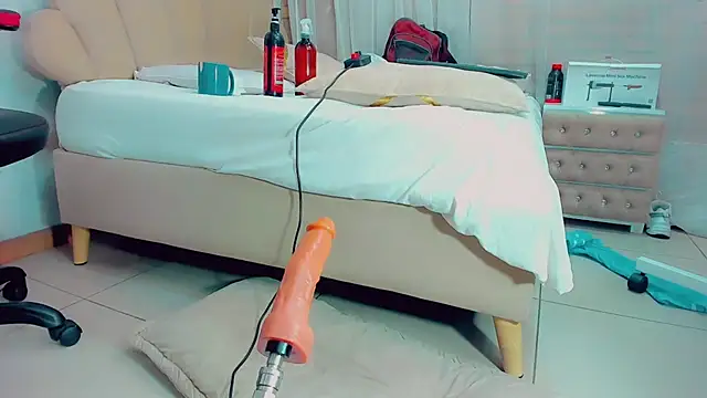 EmilyySaenz online show from March 13, 2025, 8:00 pm