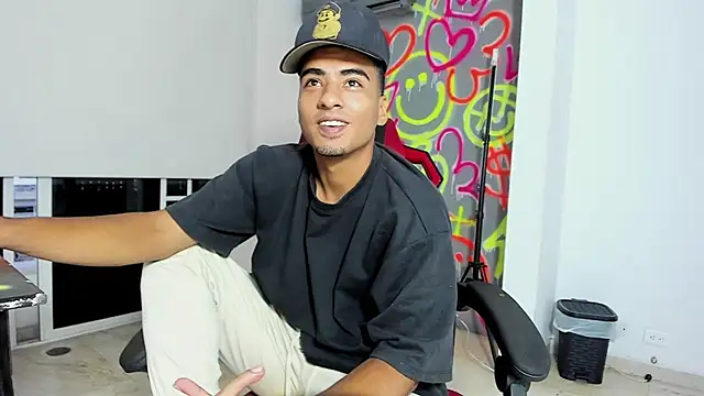 ANGEL NICOLAS online show from December 20, 2025, 11:01 pm