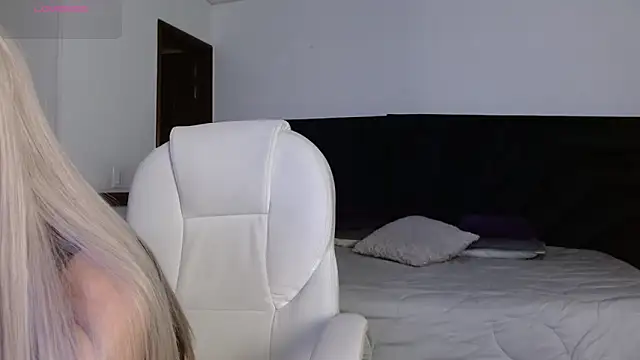 peyton golden1 online show from May 13, 2026, 3:04 am