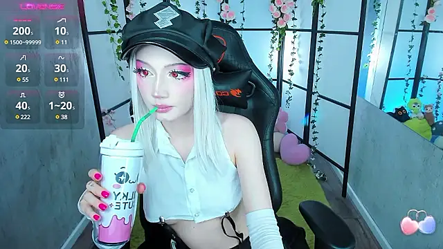 LilithLin online show from December 6, 2024, 9:57 pm