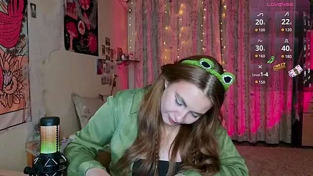 Snapshot of LisaCase chatting on October 13, 2025, 4:07 pm LisaCase online show from October 13, 2025, 4:07 pm