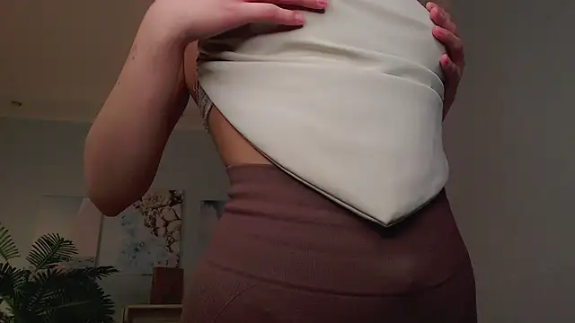 Snapshot of cosmosbaby chatting on September 24, 2025, 2:42 pm cosmosbaby online show from September 24, 2025, 2:42 pm