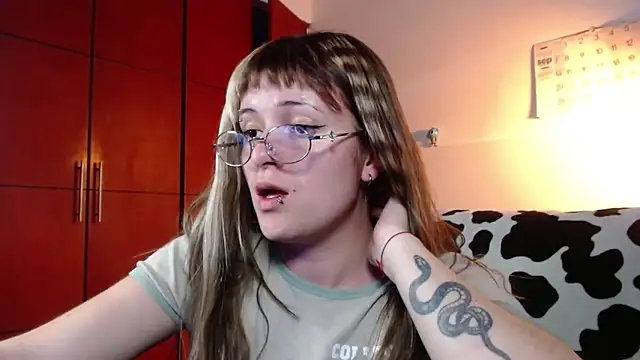 Snapshot of NEXT_DOOR_GIRL_ chatting on September 26, 2025, 9:52 pm NEXT DOOR GIRL online show from September 26, 2025, 9:52 pm