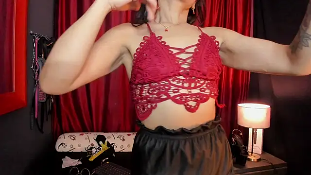 AvaLusty online show from November 11, 2025, 3:34 pm