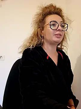 Selenna emma online show from October 1, 2025, 1:39 pm