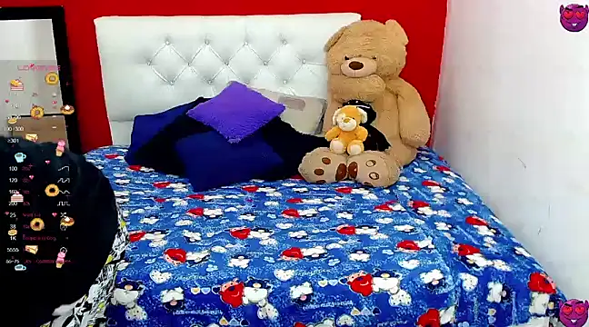  snopyy  online show from January 6, 2025, 8:18 pm