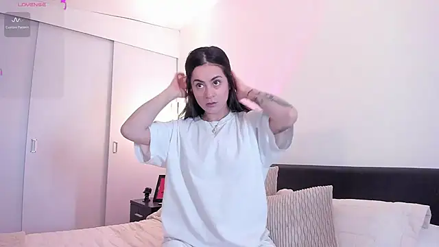 Snapshot of guccipussy1 chatting on December 18, 2024, 5:00 pm guccipussy1 online show from December 18, 2024, 5:00 pm