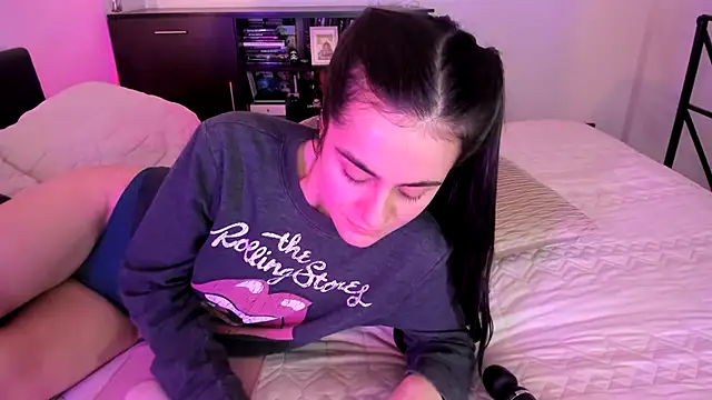 Snapshot of guccipussy1 chatting on March 5, 2025, 9:48 pm guccipussy1 online show from March 5, 2025, 9:48 pm