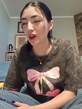 ThailyCherry online show from March 18, 2026, 9:56 am