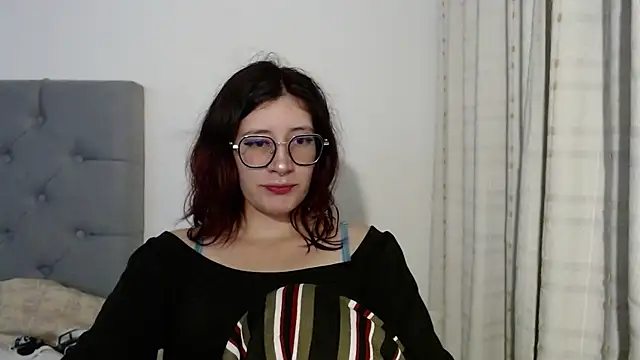 Snapshot of mariana124- chatting on January 4, 2025, 3:29 am mariana124- online show from January 4, 2025, 3:29 am
