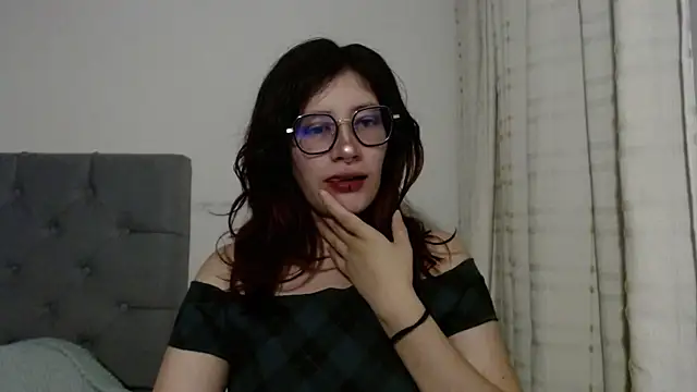 Snapshot of mariana124- chatting on February 2, 2025, 3:10 am mariana124- online show from February 2, 2025, 3:10 am