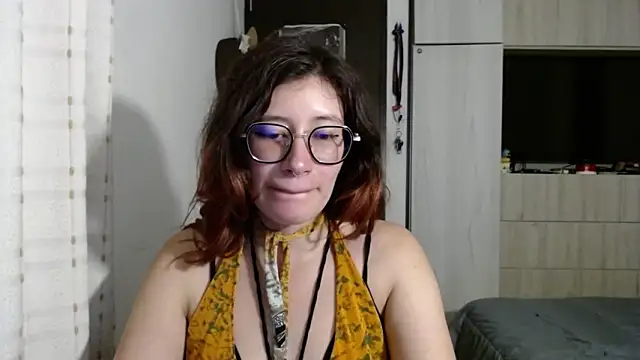 Snapshot of mariana124- chatting on March 19, 2025, 12:37 am mariana124- online show from March 19, 2025, 12:37 am