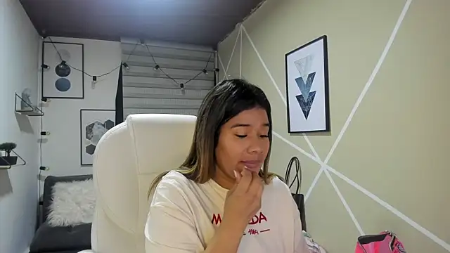 Snapshot of Enma__clark chatting on September 21, 2025, 4:25 am Enma  clark online show from September 21, 2025, 4:25 am