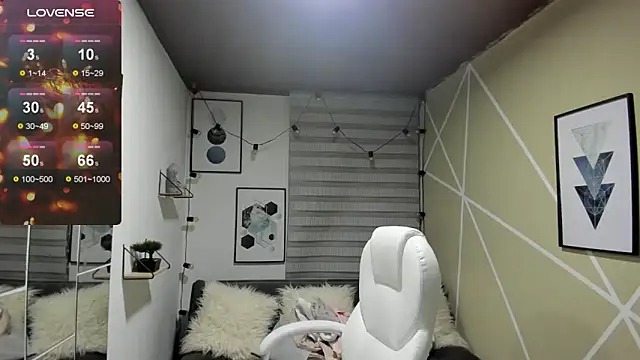 Enma  clark online show from December 20, 2025, 4:08 am