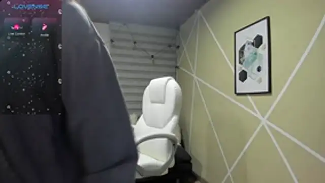 Enma  clark online show from February 9, 2026, 4:05 am