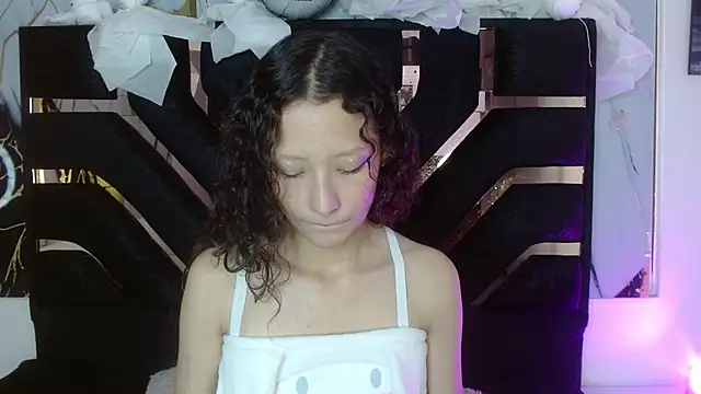 abbycutecs online show from October 31, 2025, 2:40 pm