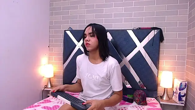 AndreaGil  online show from December 24, 2024, 12:33 pm