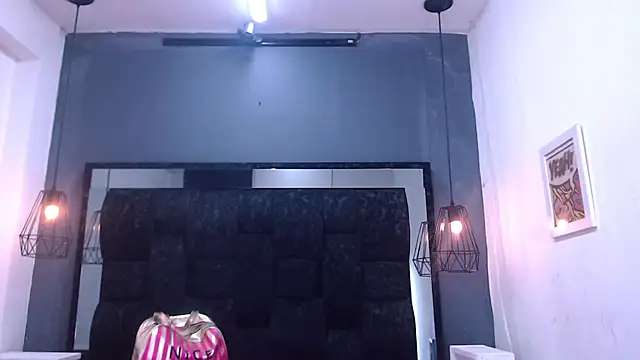 AndreaGil  online show from September 25, 2025, 6:55 pm